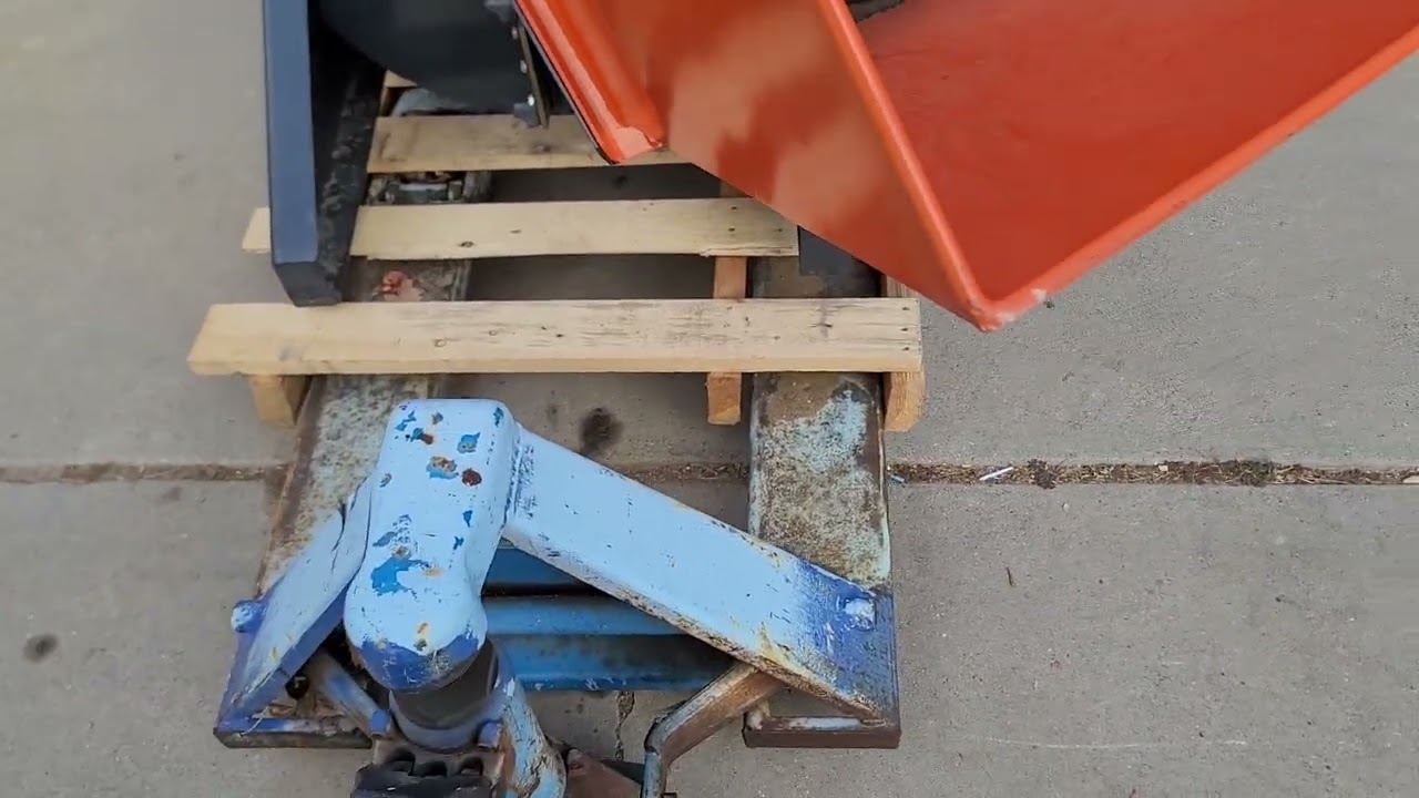 Connecting the TMG - WC42 Wood Chipper using a Titan quick attach
