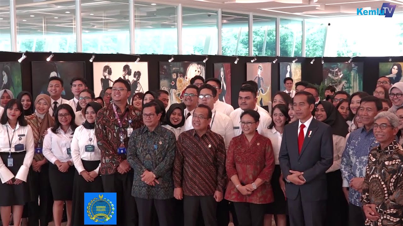 Presiden Joko Widodo menyapa diplomat muda di Kantin Diplomasi #3 
