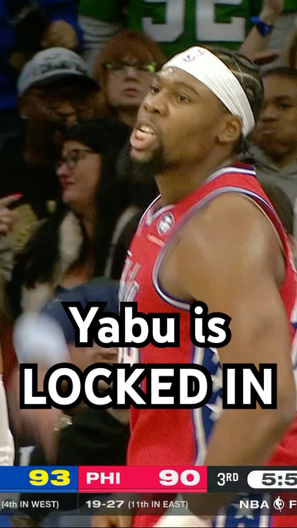 Edwards to Yabusele for the fastbreak lob and JAM!