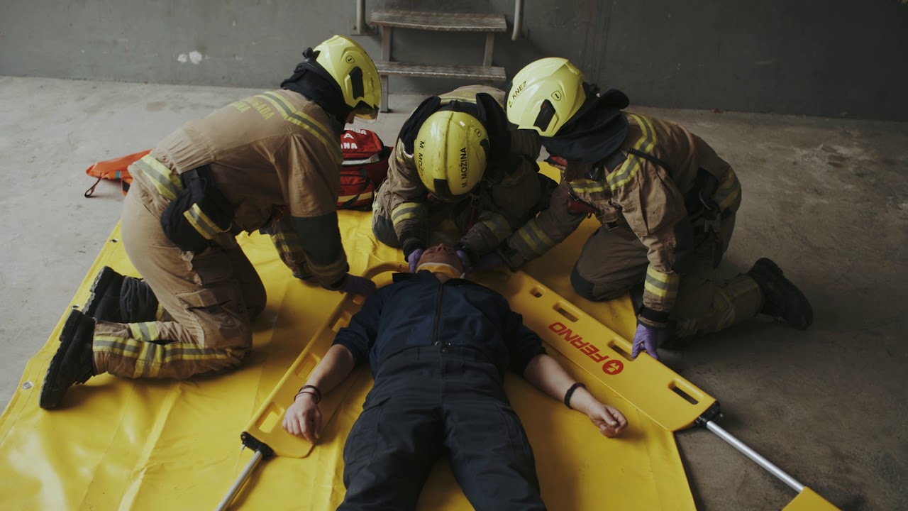 Uporaba opreme za prenos poškodovane osebe