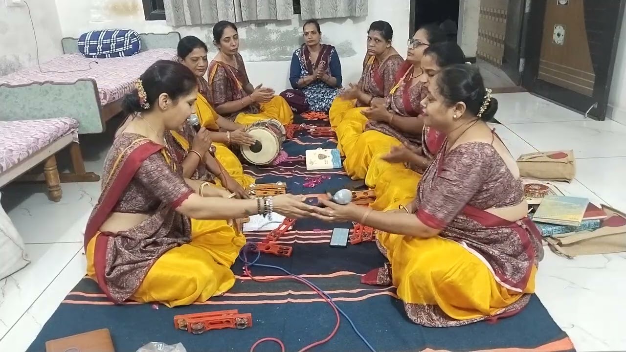 🌹 જયારે ભક્તો ભજન માં જાય છે રે..3 લાભ થાય છે રે.. 🌹લખેલુ છે )#satsang bhajan @geeta_patel930 