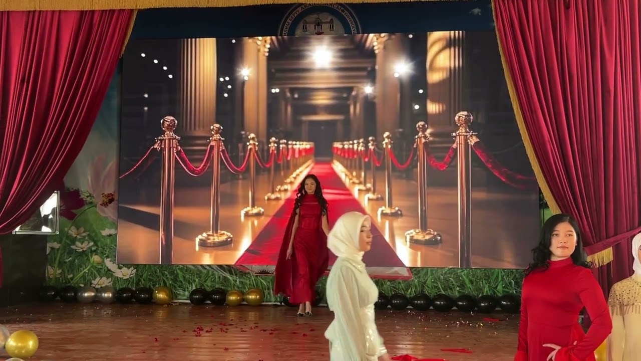 МИСС ЗЭАУ Подиум