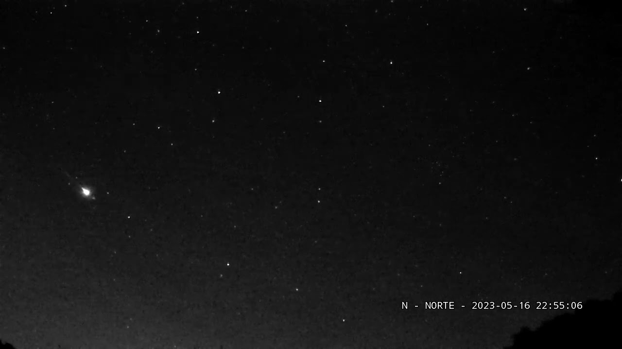 ROCHA ESPACIAL RASGA O CÉU DE PARDINHO