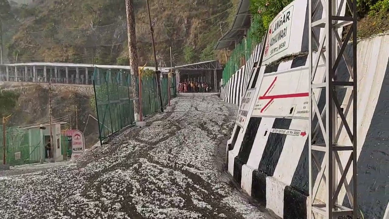 Snow rain at Shri Mata Vaishno Devi, Katra