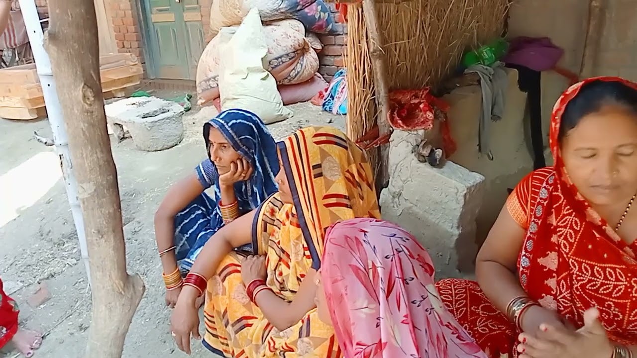 भैया दीदी बहनों  आज़ हमारी जेठानी के लड़के की शादी में उड़द की दाल की बरी डाली जा रही है