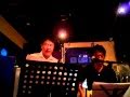 誰かが君のドアを叩いている