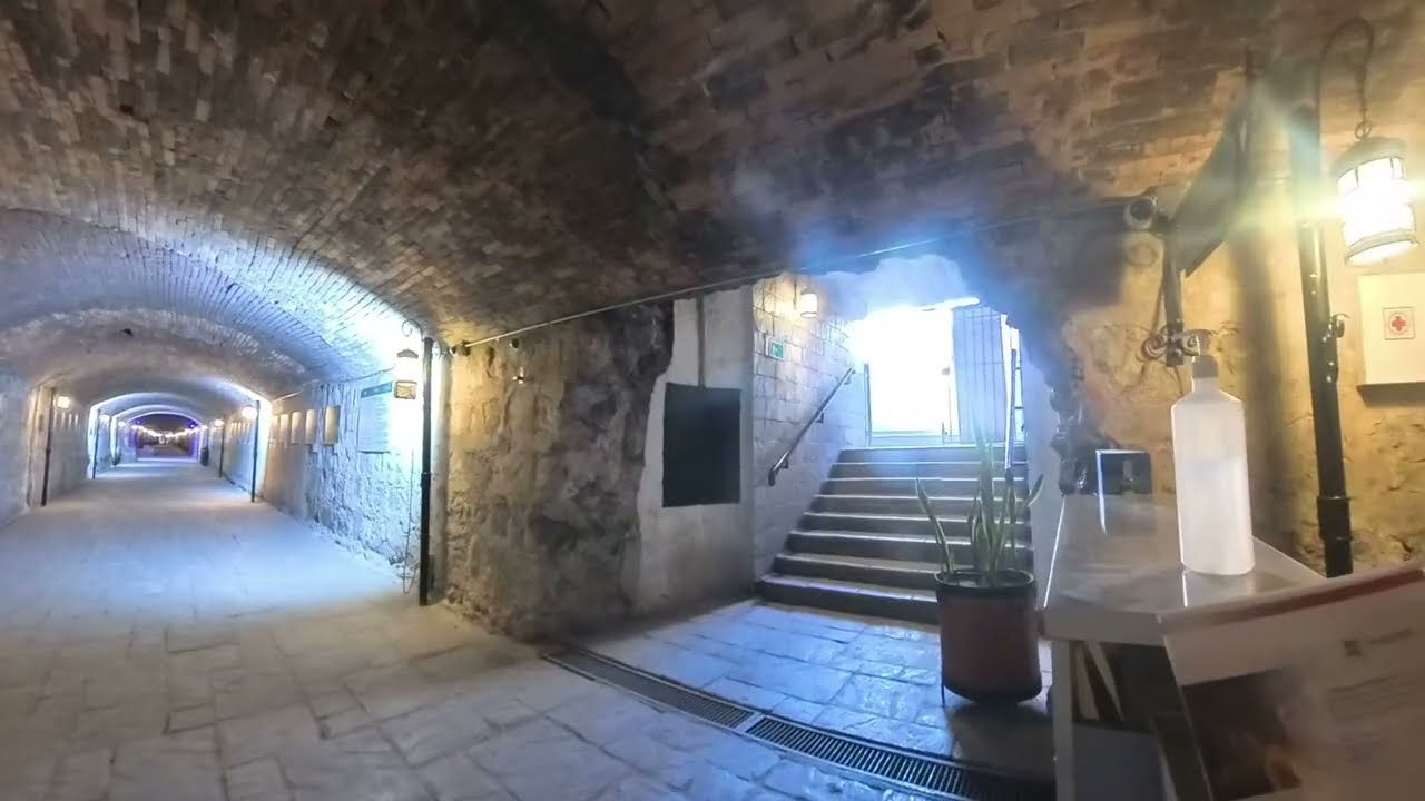 PASEO  BAJO EL SUELO  DE TORREÓN COAHUILA , 570 METROS DE IDA Y 570 METROS DE VENIDA.