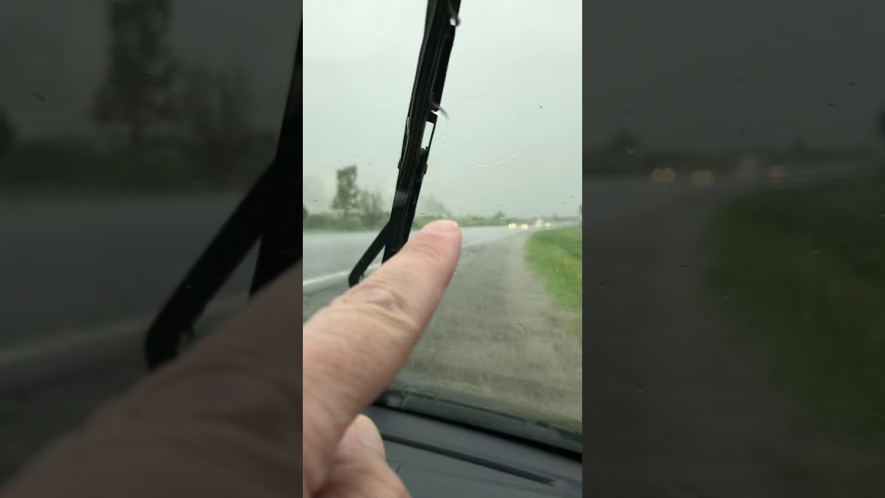 Молния попала в машину