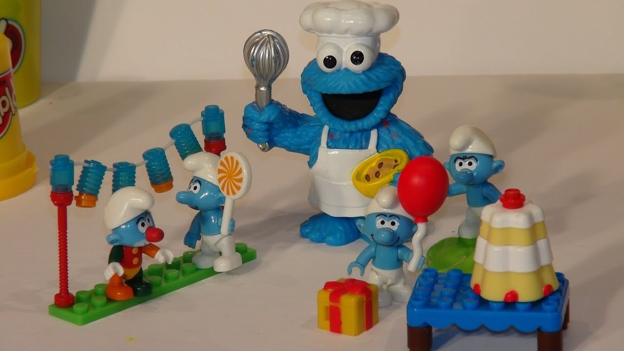 8 Play Doh Surprise Eggs from the Smurfs Celebration Mega Bloks Play Set