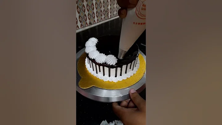 Black Forest Cake New Decoration #shorts #shortvideo #cakedecorating