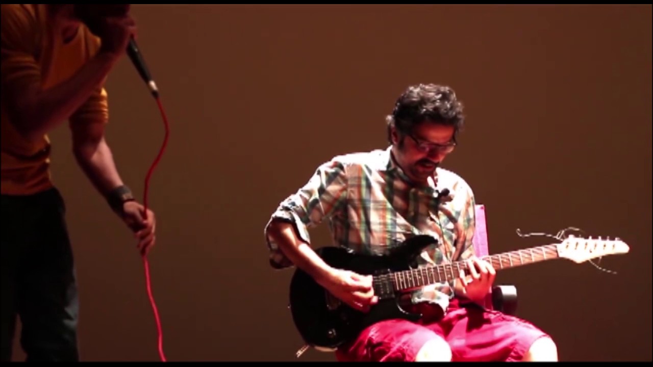 Electric Guitar Beatbox at IBA Karachi University - Asfandyar Junejo feat Omran Shafique