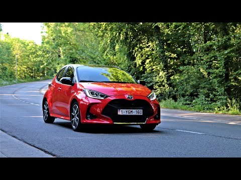 THE PERFECT CITY DRIVER !!! // 2021 TOYOTA YARIS HYBRID REVIEW