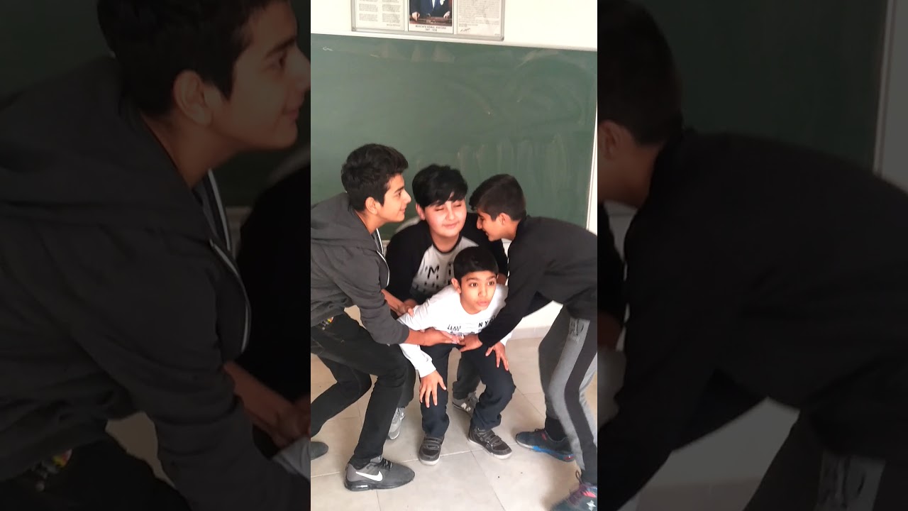 sayko sınıf!!Kafası tavana çarpıyordu!