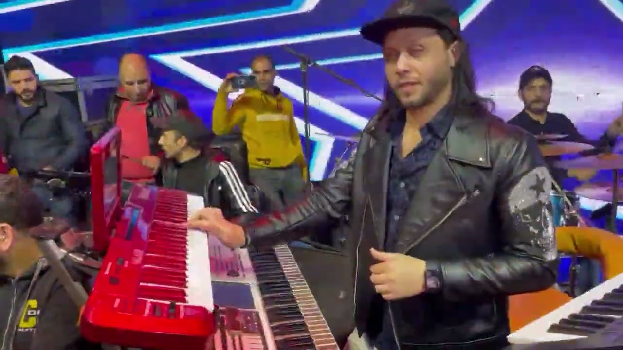 لما تكون معزوم فـ فرح .. وتلاقي الفرح بيولع 🔥🚨بس الناس من حلاوة المنظر متصلوش ب المطافي‼️