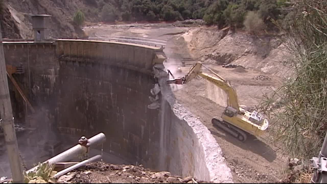 Carmel River floods Paso Hondo homes california roll