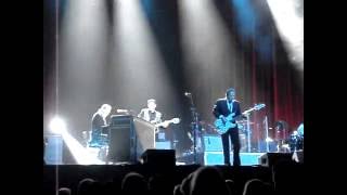 Chris Isaak in Detroit, Michigan - Running Down the Road