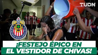 Del Recuerdo Chivas Festeja El Campeonato Y Bañan A La Chapis Herrera En El Vestidor Tudn