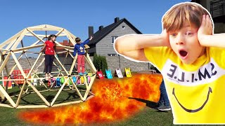 The Flor Is Lava game with Chiki-Piki Five Kids Family