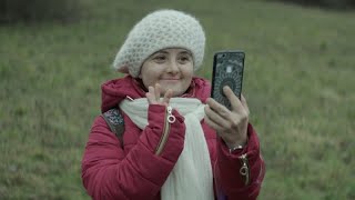 ダウン症の娘と父親が旅を通して互いを理解する姿を描く／映画『わたしはダフネ』予告編