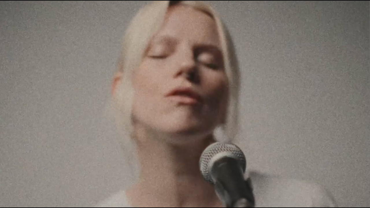 Levina - Wrong (Official Visualiser) adlı videoyu YouTube'da izle Levina - Wrong (Official Visualiser) adlı videoyu YouTube'da izle