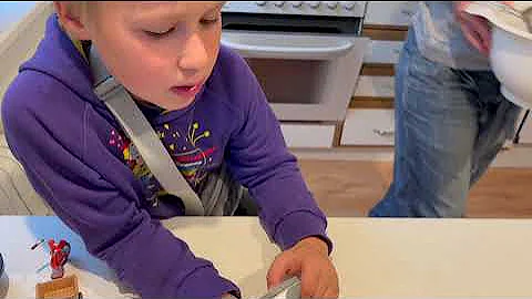 Томатный суп и сэндвичи с моцареллой. Вместе вкуснее!