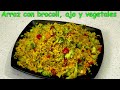Arroz con brocoli, ajo y muchos vegetales. Comida China