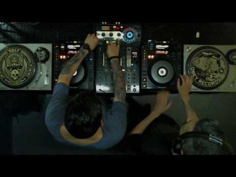 SOSANDLOW (Zulo Room)