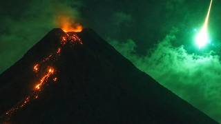Super Sync: Volcanic Eruption, Meteor &amp; UFO Sighting (May 25th Mount Mayon Philippines)