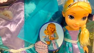 QUEEN ELSA Doll & Dress Costume with Tiara "Dress Up Together" REVIEW screenshot 5