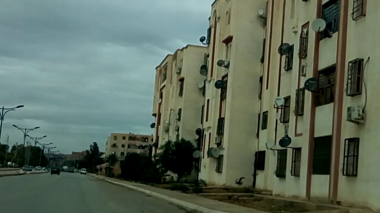 بسكرة : مدخل طريق سيدي عقبة.