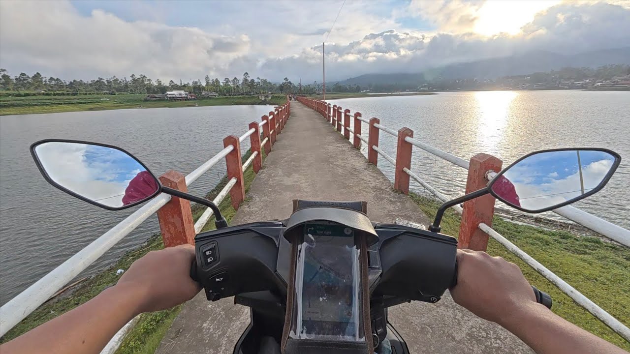 MOTOVLOG PANGALENGAN: Nyebrang Jembatan Cinta Situ Cileunca yang Syahdu!