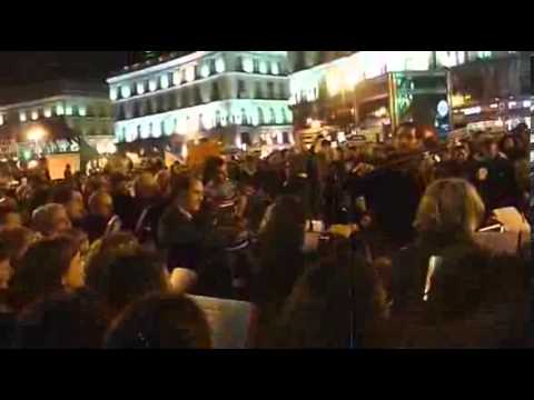Espanhóis cantam «Grândola Vila Morena» em Madrid