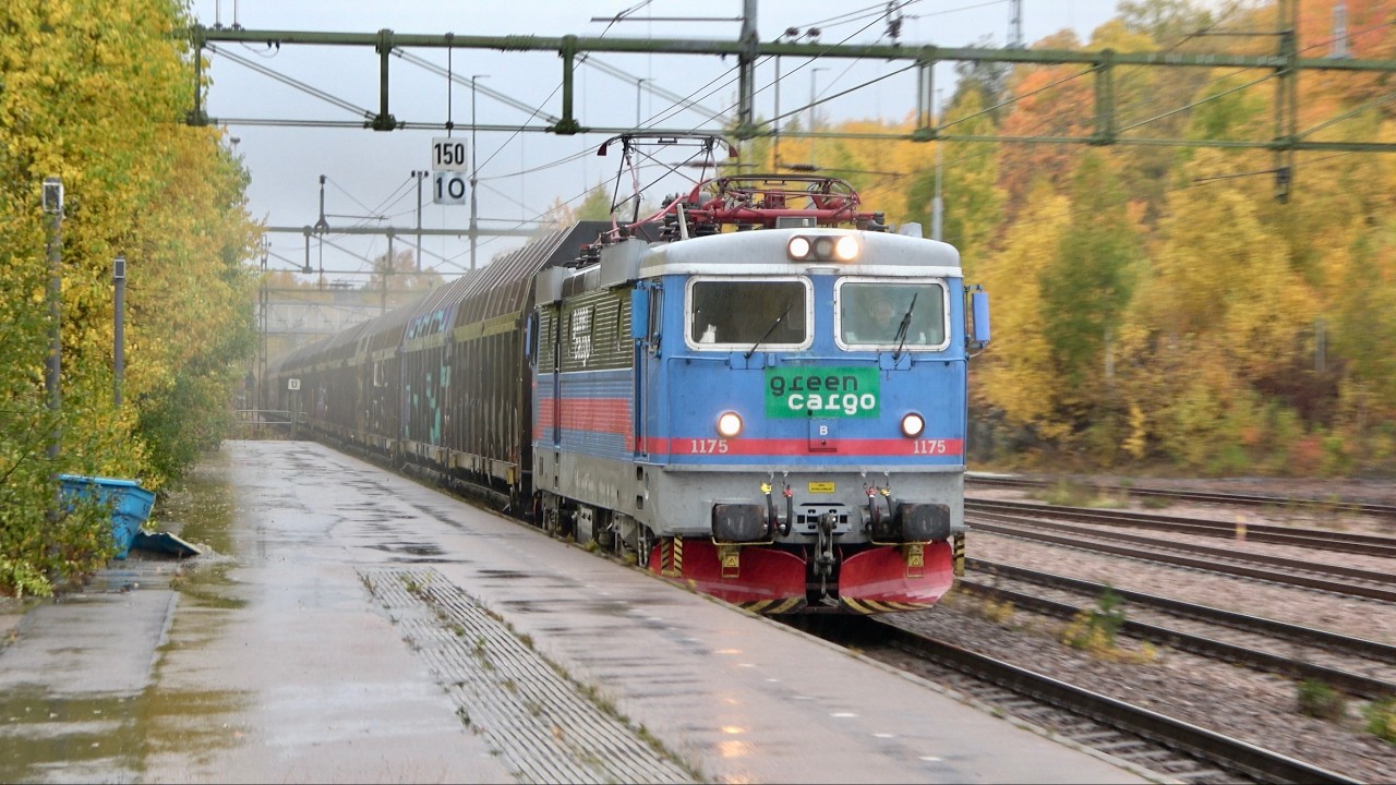 Höst på den Svenska Järnvägen del 25 - Tåg i Skinnskatteberg (under stormen Kirk)