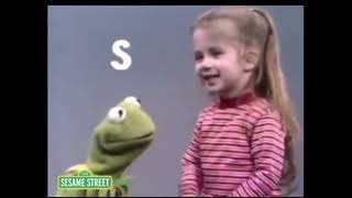 Kermit gets Triggered over singing the alphabet and Jumps off a Building Meme #shorts #viral #funny