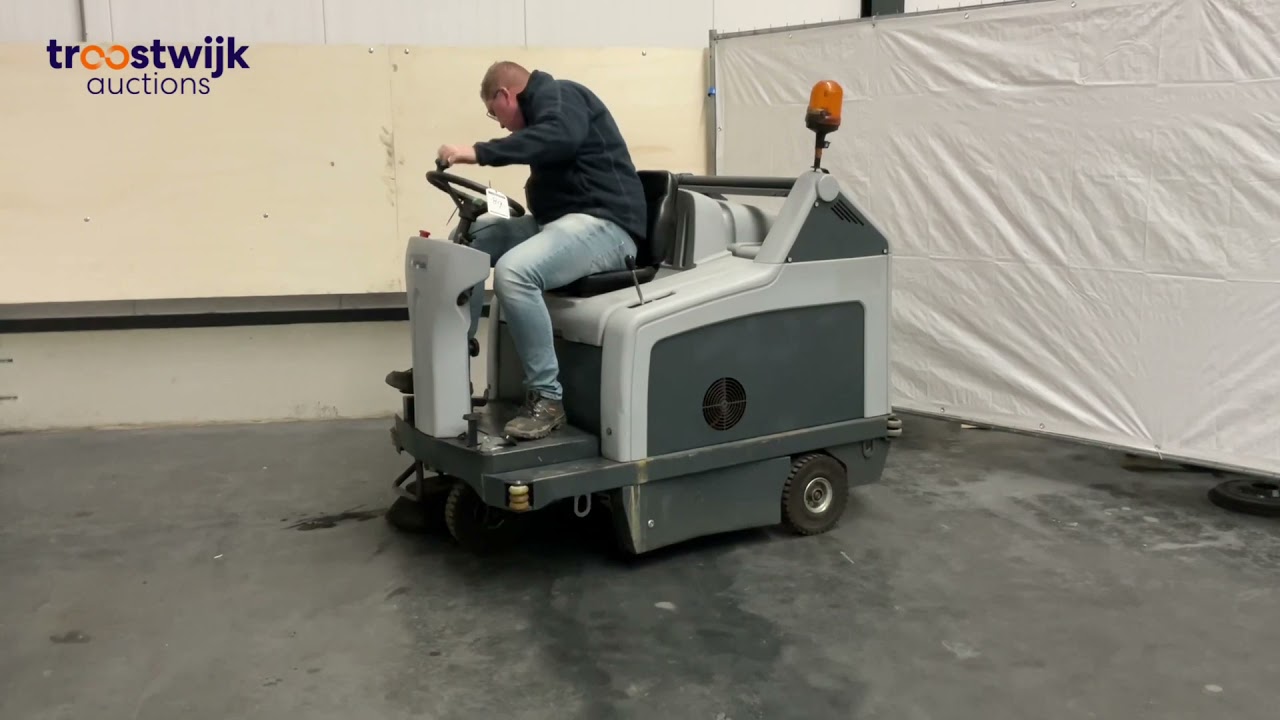 Nilfisk - opzit veegmachine- auction 38510