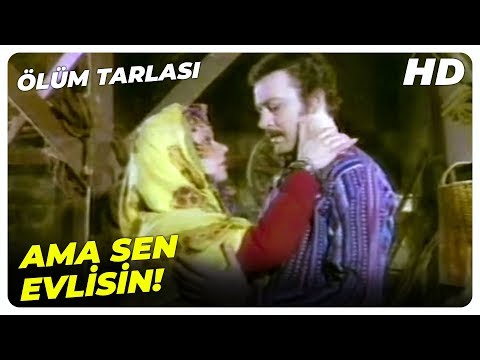 Ölüm Tarlası - Elif, Ahırda Ali Ekber'e Yakınlaşıyor! | Kartal Tibet Eski Türk Filmi