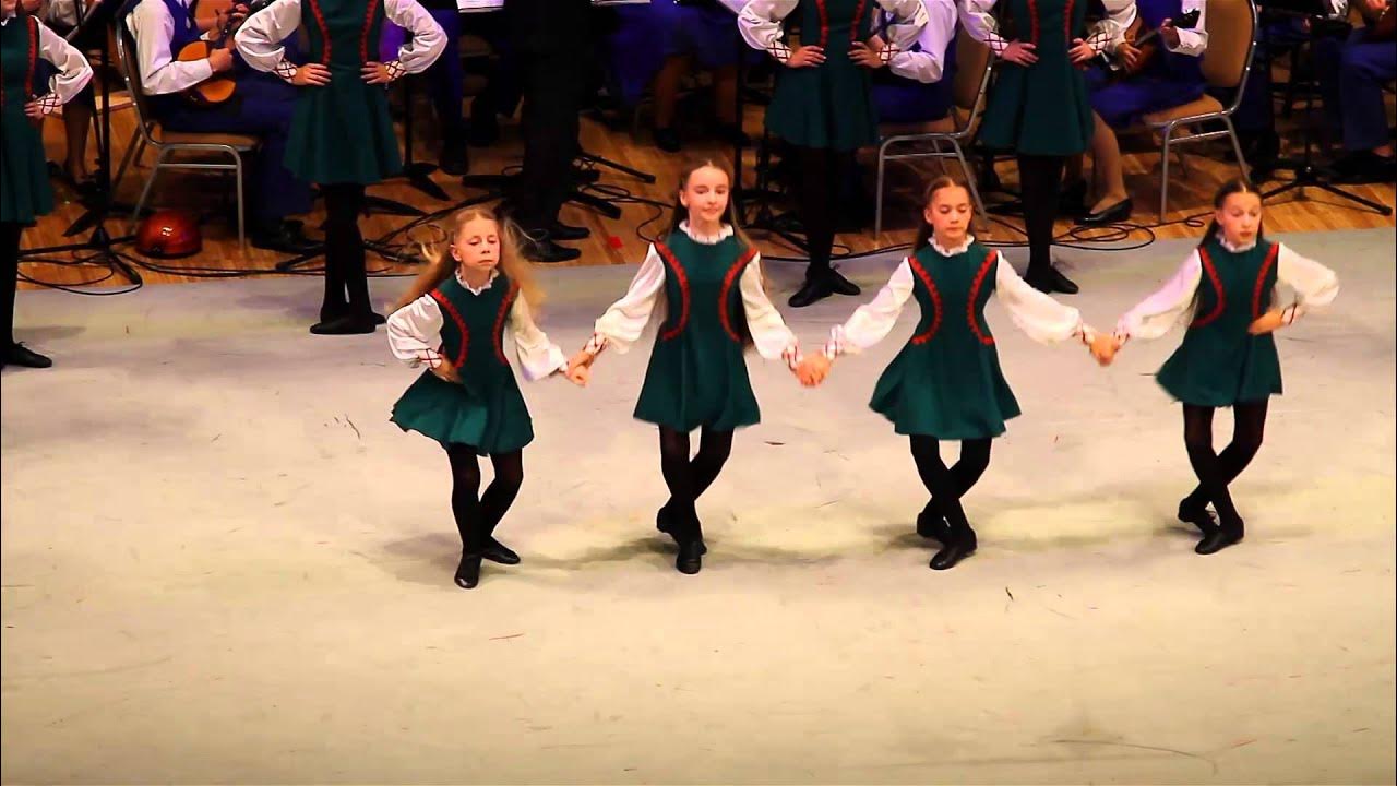 Ирландская музыка слушать. Прогулка по камням ансамбль локтева. Ирландские ансамбли. Them ирландский музыкальный коллектив. Ирландские ансамбли.