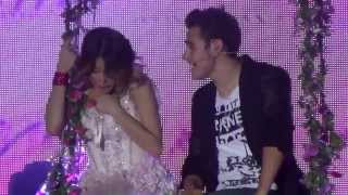 Video thumbnail of "Violetta & Leon - Podemos (Live @ Palapartenope - Napoli) FULL HD - 23/01/2014"