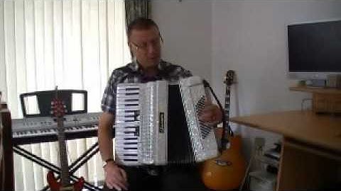 Beginners Accordion Lesson 3 pt 2. Schools Out on Bass