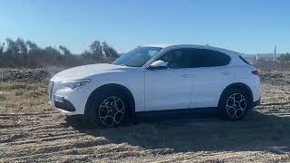 Alfa Stelvio off road spiaggia