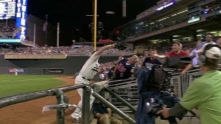Chris Parmelee Falls into Dugout to Make Great Catch