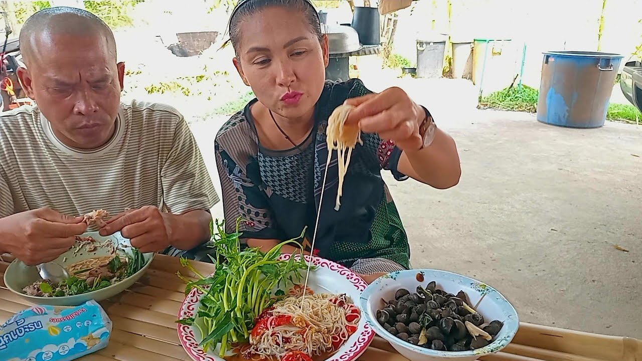 ตำข้าวปุ้นเผ็ดๆต้มหอยแซ่บๆจ้า