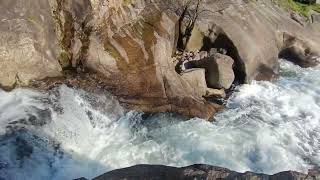 Panadeiro Slide río Umia Galicia. La cascada o Fervenza de Segade Caldas