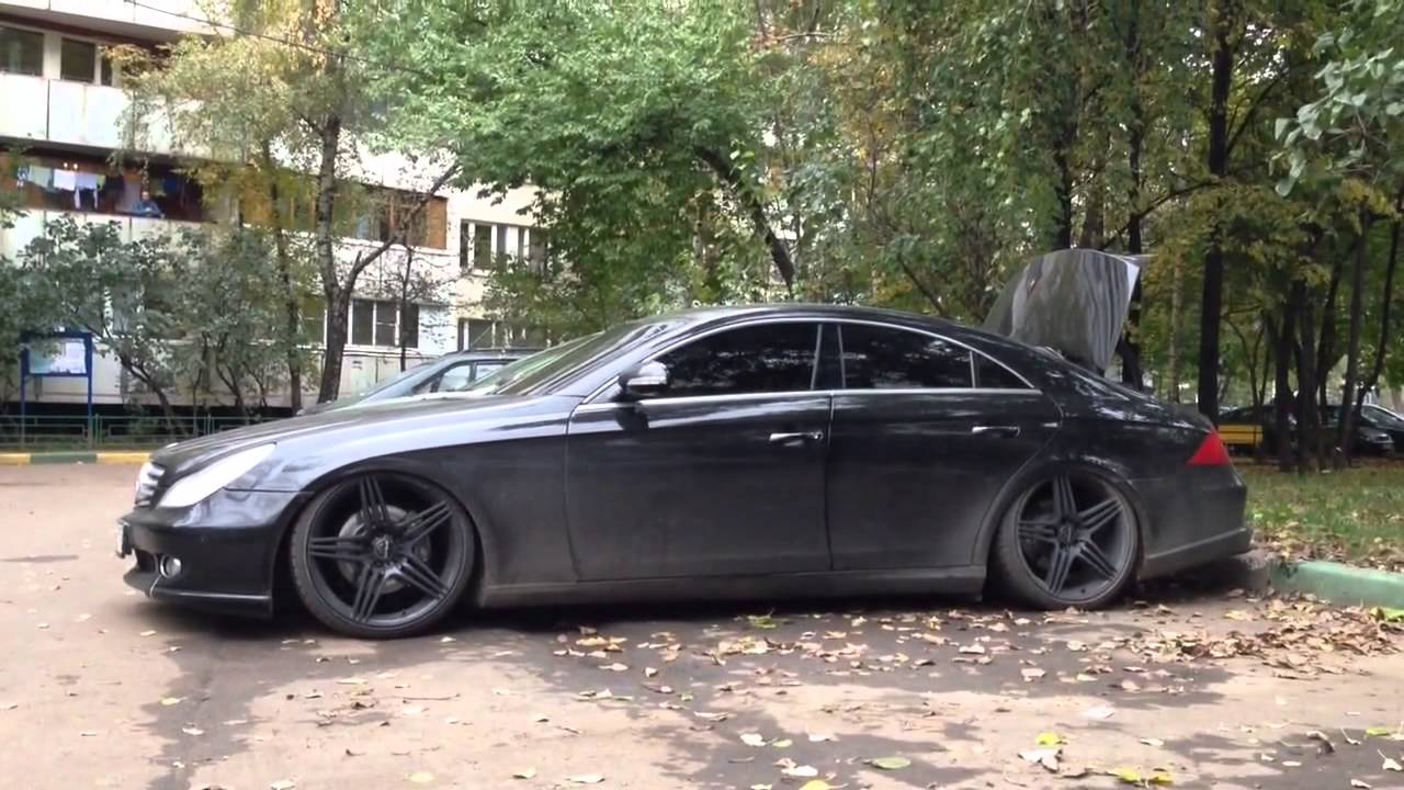 Мерседес на пневме прыгает