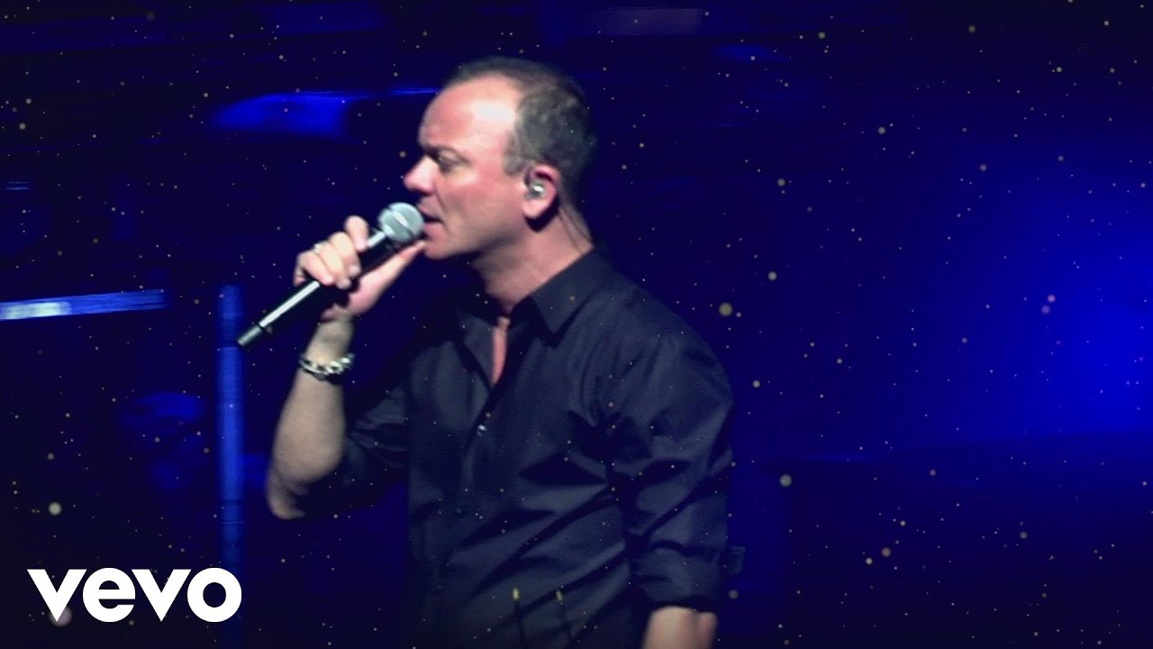 Gigi D'Alessio - Torna a Surriento (Official Video) ft. Bianca Atzei accords