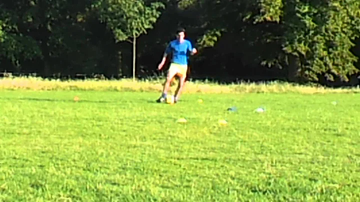 Nikolce Stojanovski ball skills with UEFA PRO Lice...