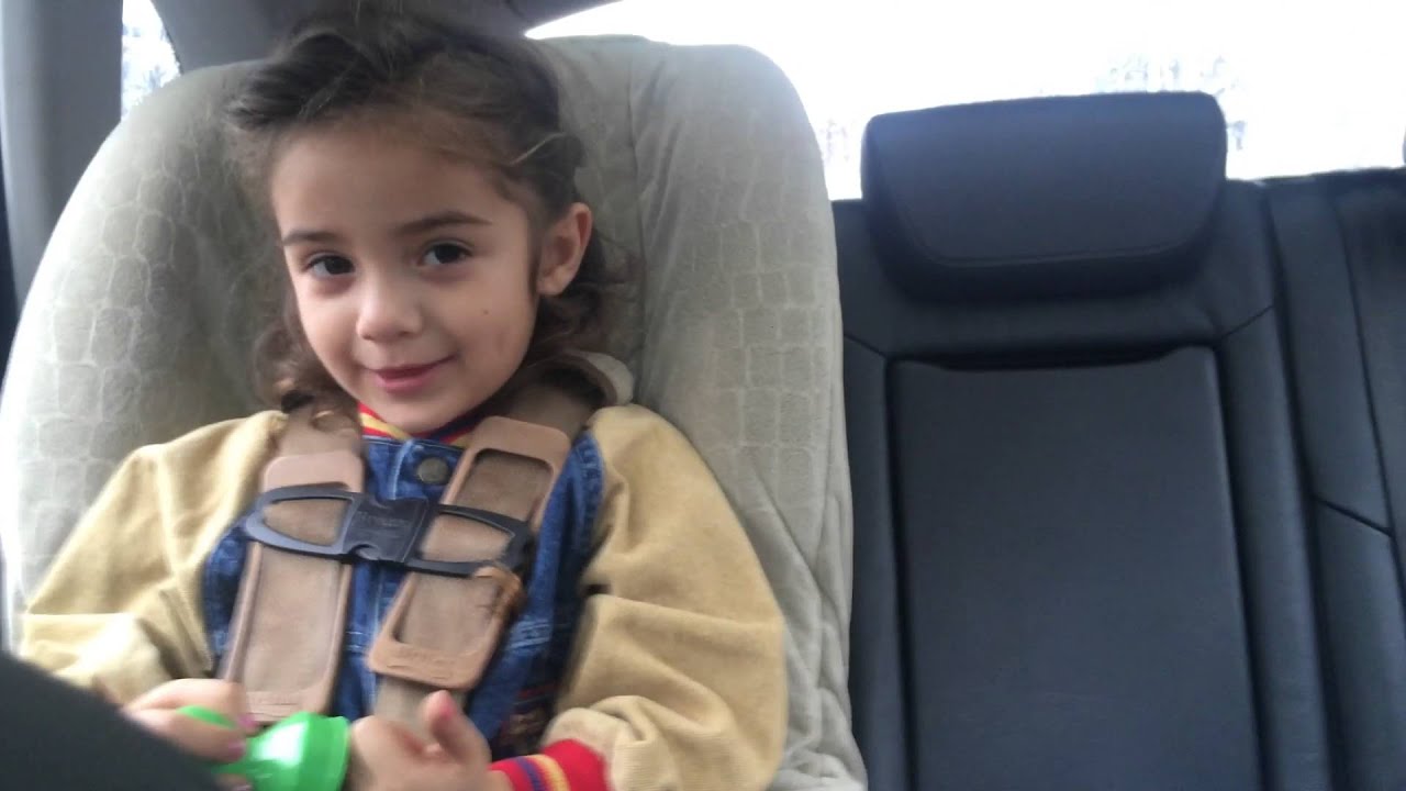 3yo @LunaReezy teaches you how to make a Mocha - Talks about her toy tamper