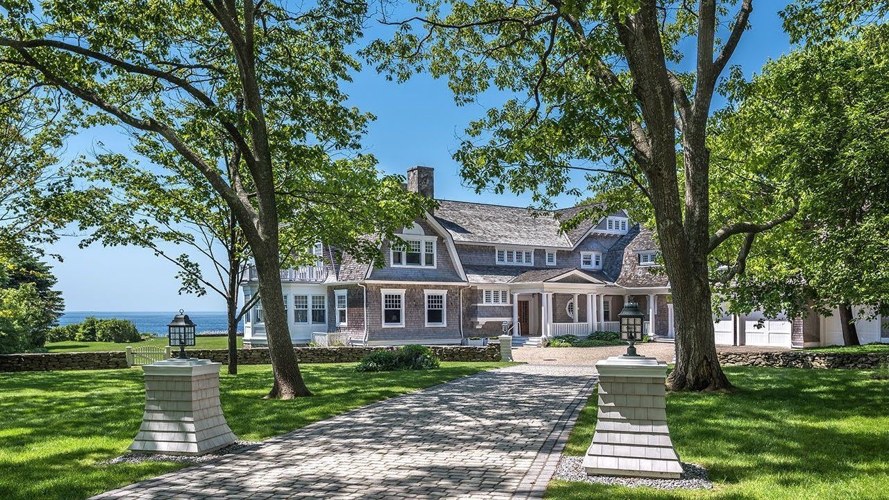 Stunning Oceanfront Estate in a Classic Maine Setting