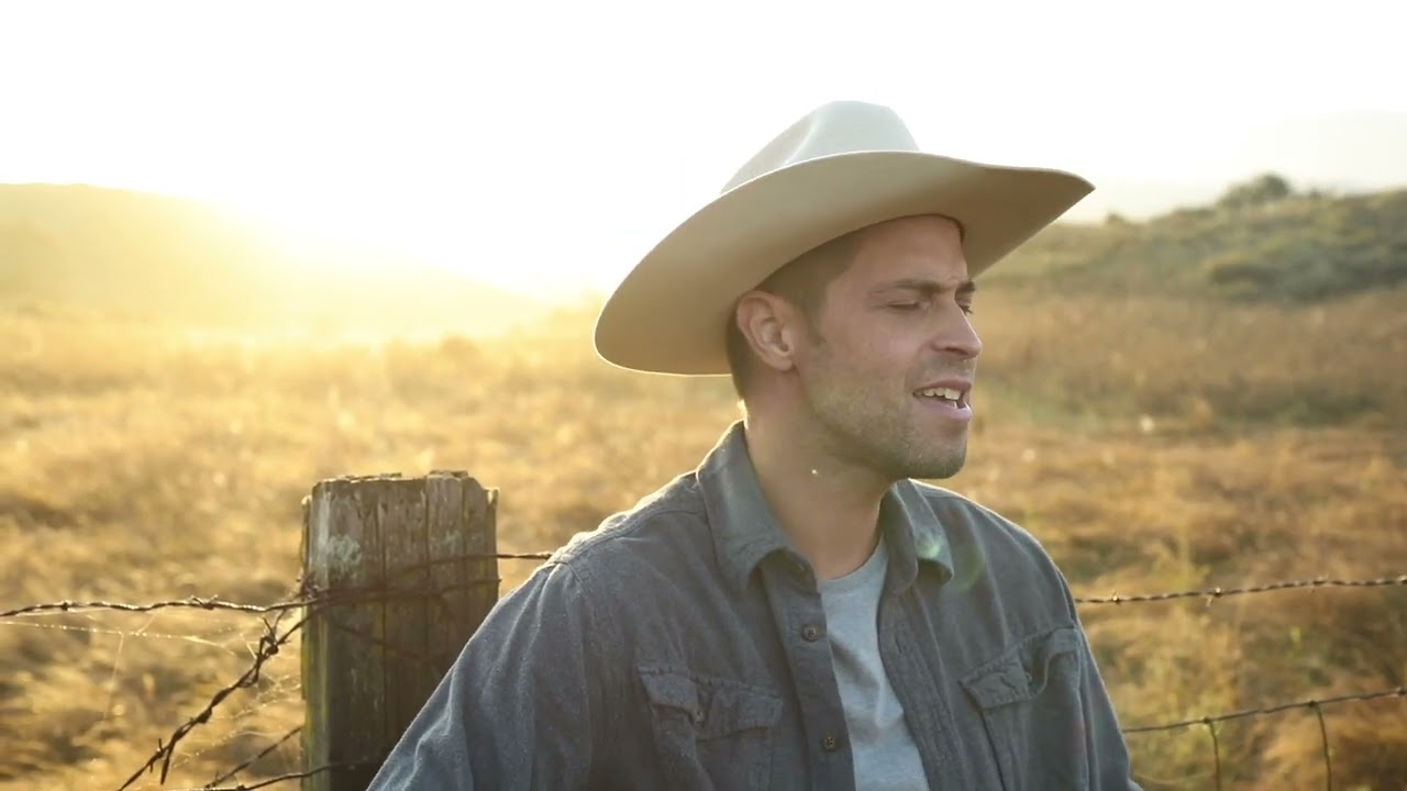 Mark Fonseca - Light (Official Music Video) auf YouTube ansehen Mark Fonseca - Light (Official Music Video) auf YouTube ansehen