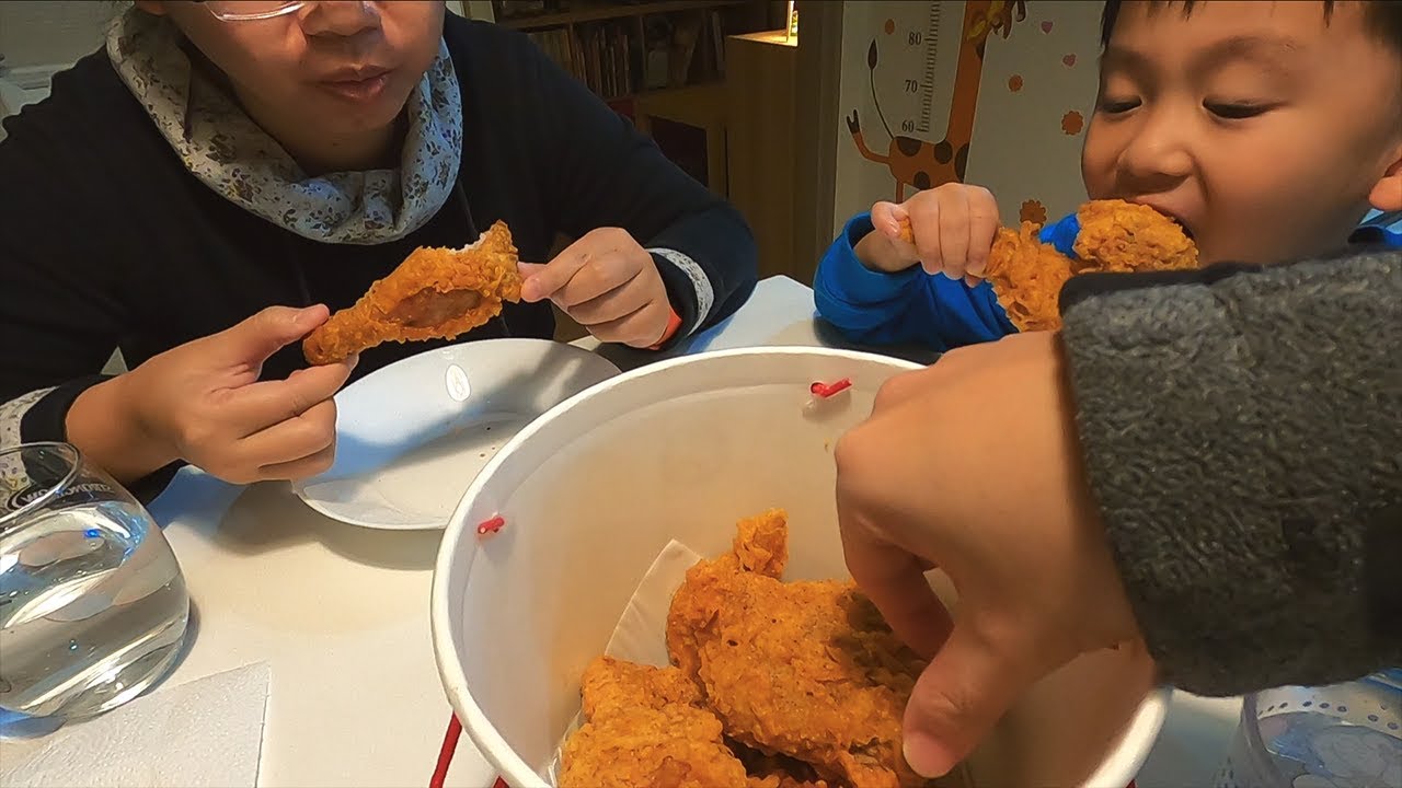 週年慶209元..拿坡里就是要吃炸雞？｜全家一起晚餐閒聊